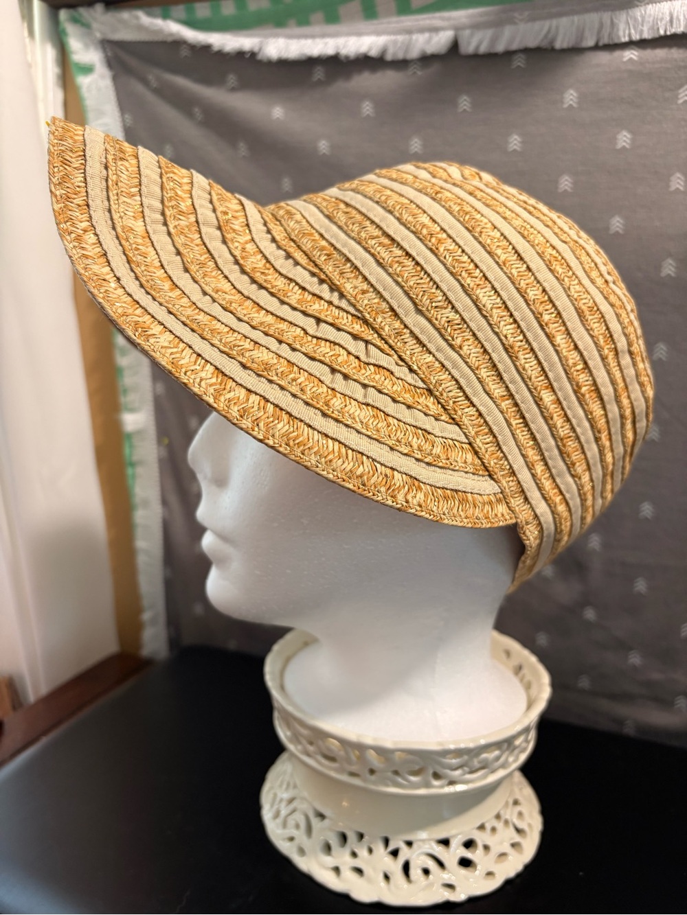 Striped Raffia Visor Hat in Natural Tan and Cream. Vintage. straw. One size